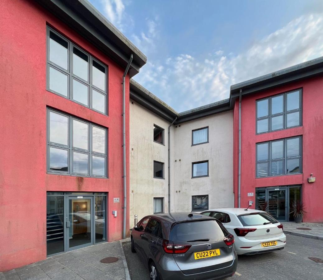 Retro Seaside Apt With Patio Apartment Swansea Exterior photo